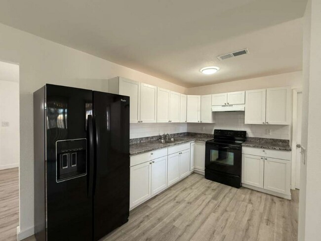 Foto del edificio - 164 Lost Forest St