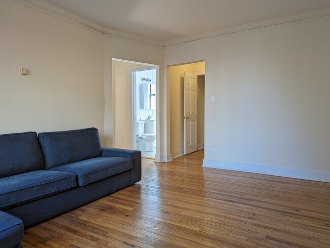Foto del edificio - 2334 N Spaulding Ave