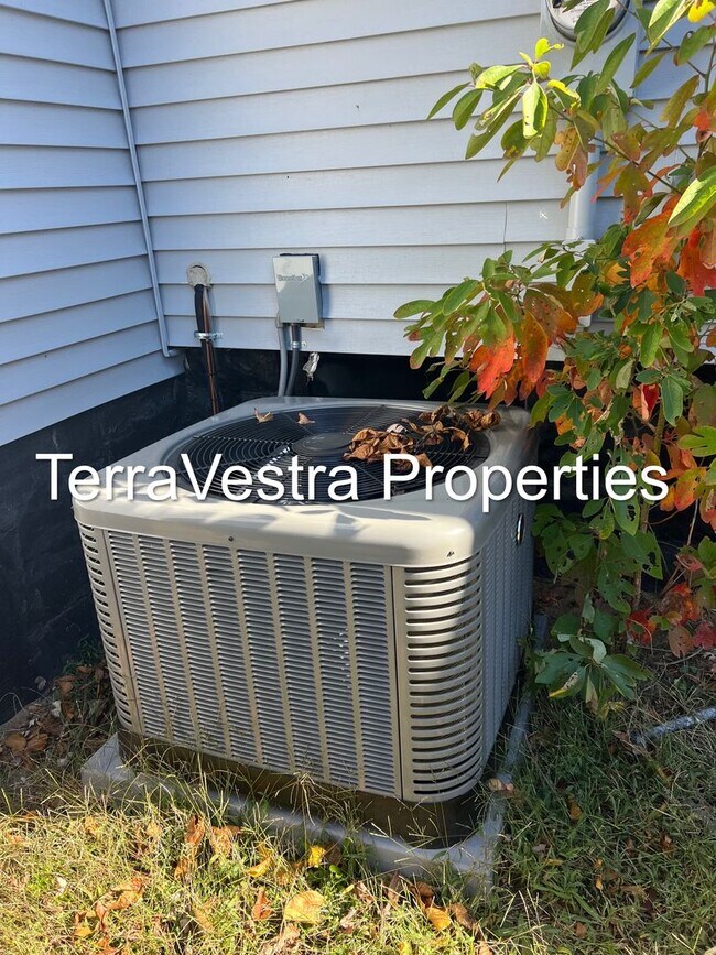 Photo - Large 4 Bed in Mantua with bonus room! Eli... House