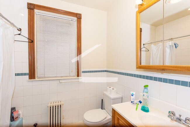 Foto del edificio - 3Br/2Bth apartment, convenient location near Coolidge Corner, Laundry in building!