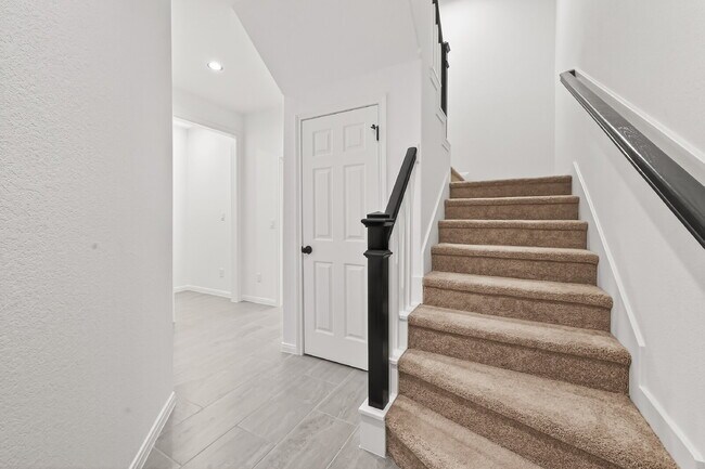 Building Photo - Modern 4 Bed, 3.5-Bath Home in Spring Branch West, Prime Houston Location $3,400