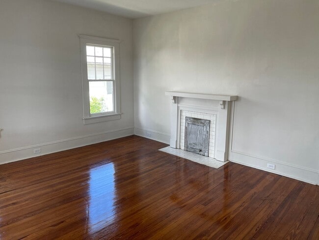 Building Photo - 908 1st Ave