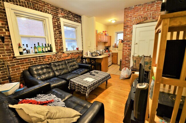 Building Photo - 13 Haviland St