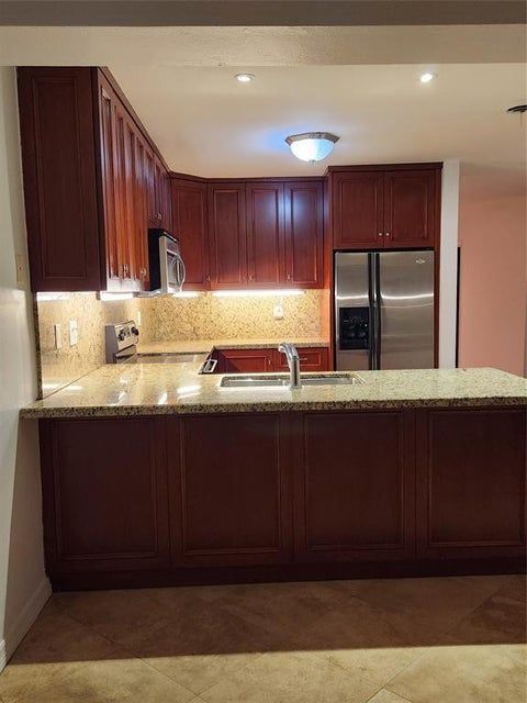 Foto del edificio - 5760 NE 27th Ave