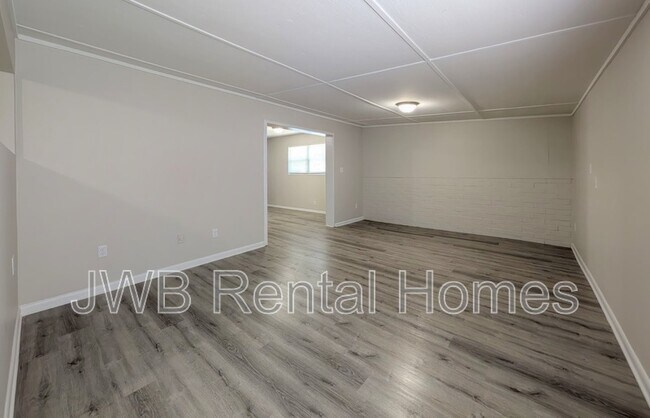 Foto del edificio - 6412 Cooper Ln
