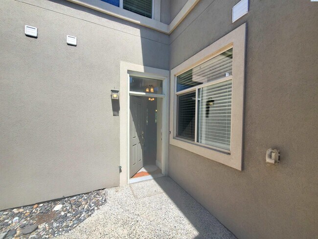 Building Photo - Columbia Point condo for rent