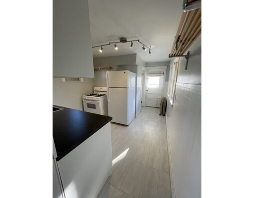 Building Photo - 147 Hartford St