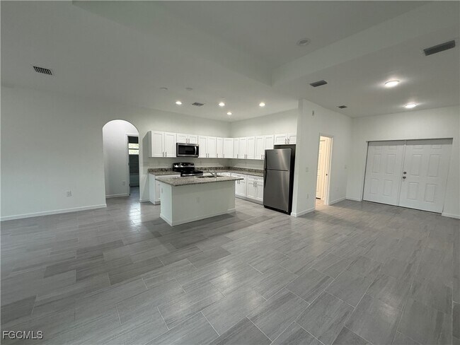 Foto del edificio - 4629 Laura Ave N