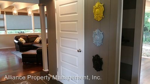 Building Photo - 2001 Pierre St