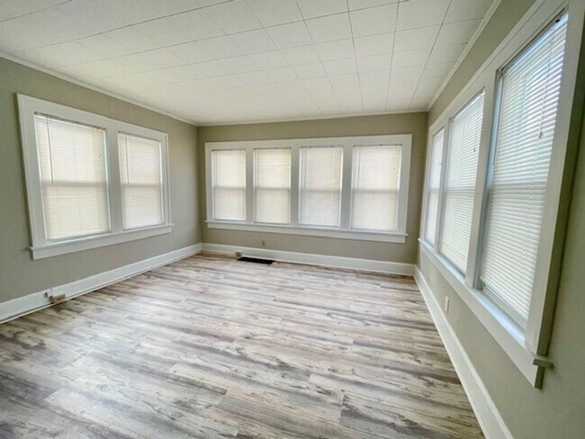 Building Photo - IDEAL 3 Bedroom Home!
