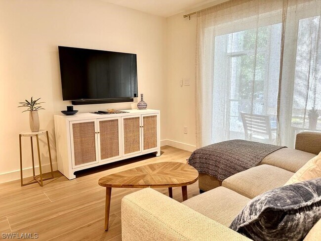 Foto del edificio - 72 7th St S