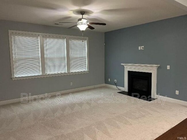 Foto del edificio - 121 Red Bark Ct