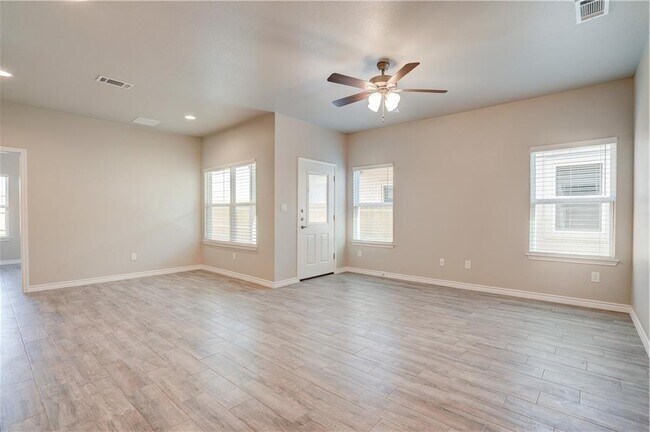 Foto del edificio - 381 County Rd 306