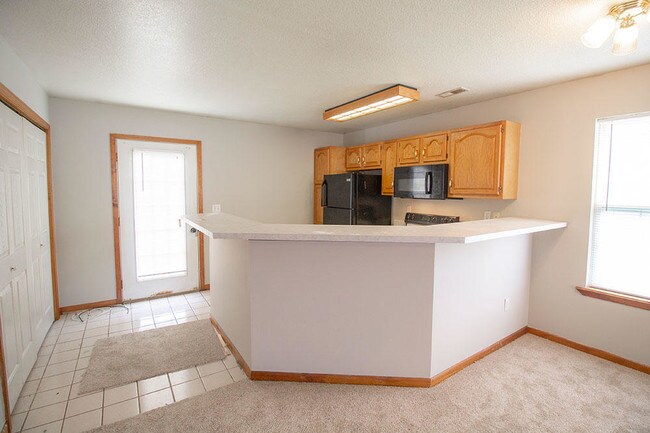 Foto del edificio - 5561 Pinehurst Ln