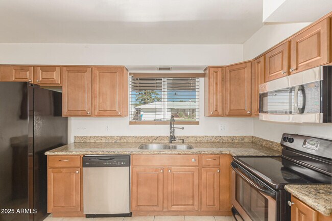 Foto del edificio - 3823 W Lawrence Rd