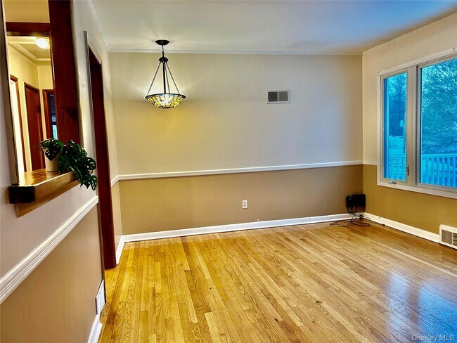 Foto del edificio - 102 Overocker Rd