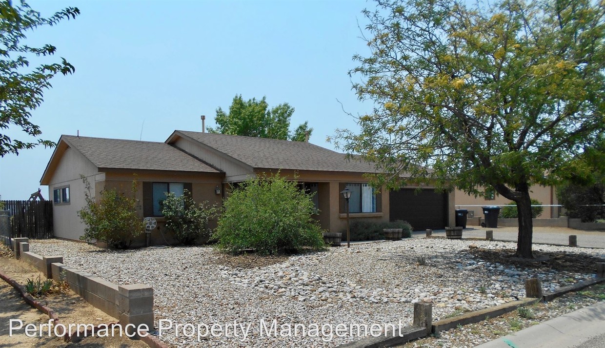 Primary Photo - 3 br, 2 bath House - 117 Marigold Drive SW