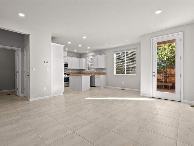 Building Photo - Move in Ready in the Heart of Reno