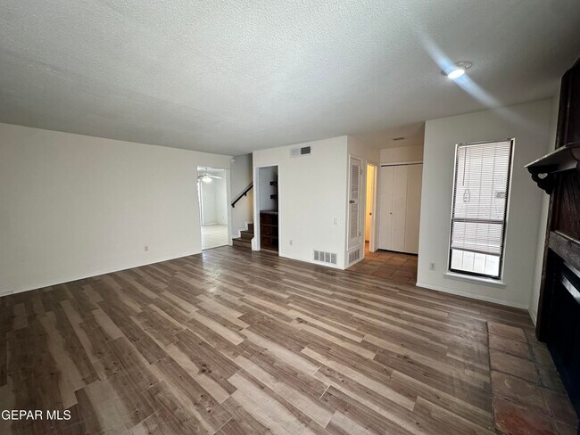 Building Photo - 336 Villa Canto St