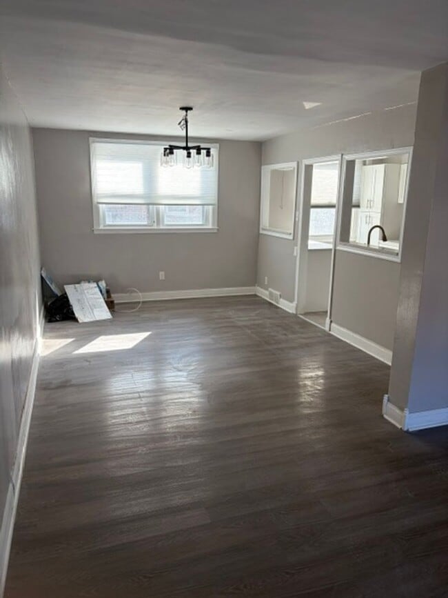 Building Photo - Gorgeous 3-Bedroom Townhome in Holmesburg! Available NOW!