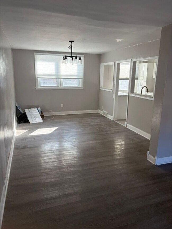 Foto del edificio - Gorgeous 3-Bedroom Townhome in Holmesburg! Available NOW!