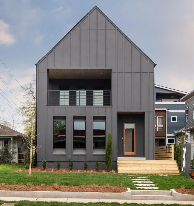 Building Photo - 1211 Tremont Ave