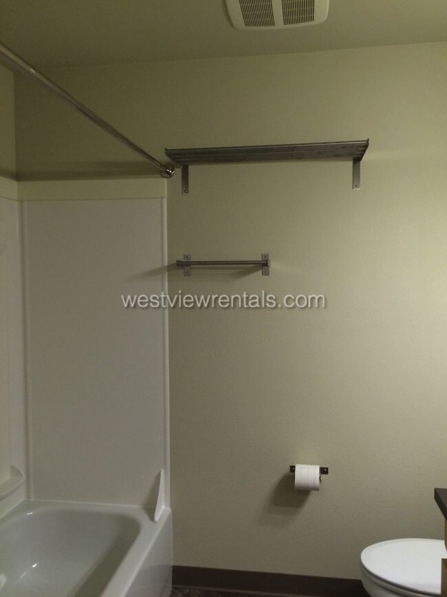 Foto del edificio - 1225 Railroad Avenue - 216
