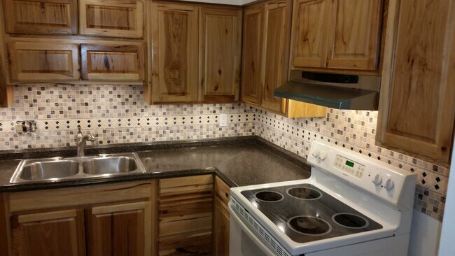 Photo - 314 W Center St Apartment