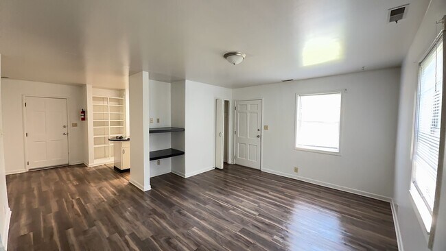 Foto del edificio - 3 Bedroom Available August 2026;   Monthly...
