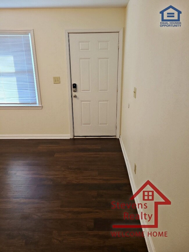 Building Photo - 500 Skyline Dr