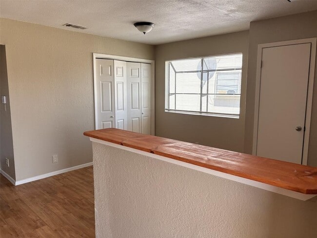 Foto del edificio - 9902 Roxanna Dr