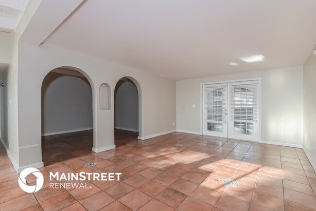 Building Photo - 5913 E Lester Dr