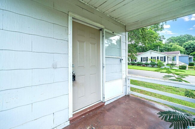 Foto del edificio - 1272 Meadow Ln