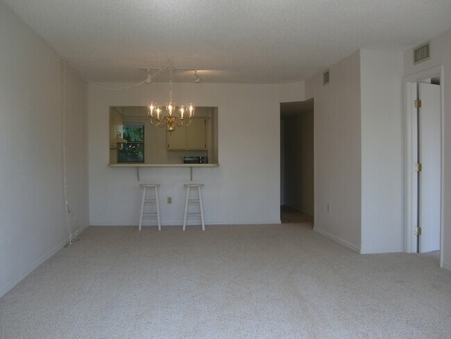Foto del edificio - 5537 Sea Forest Dr