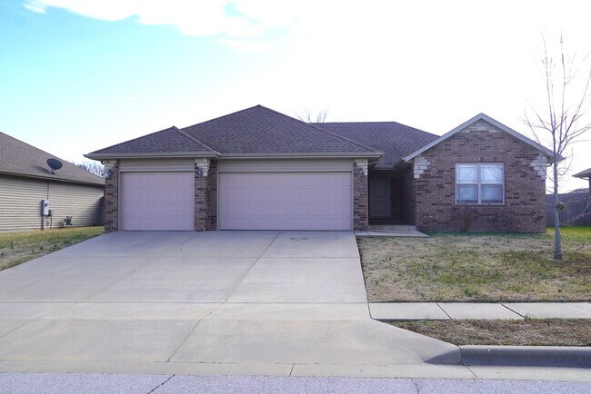Foto del edificio - Beautiful 4 bedroom home for rent in Ozark!