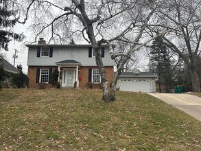 Building Photo - 1215 Everett St S