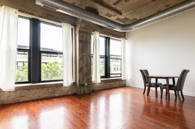 Foto del edificio - 1111 W 14th Pl