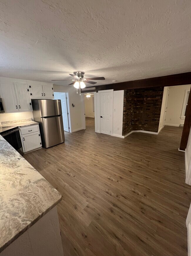 Large kitchen - 176 South St
