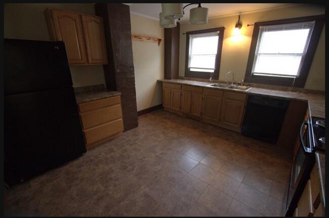 Building Photo - 249 Marlboro St