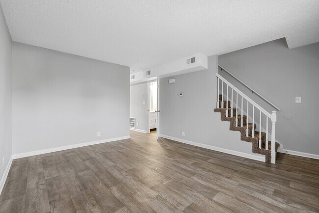 Foto del edificio - 813 Golf View Pl