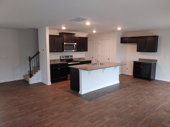 Building Photo - 5064 Pratt Dr