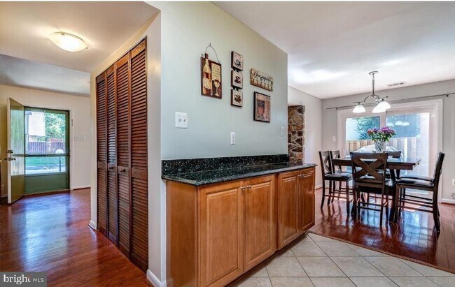 Building Photo - 10655 Myrtle Oak Ct