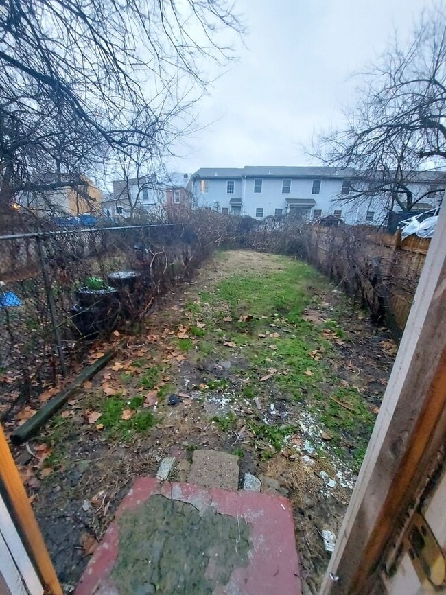 Building Photo - 3 Bedroom House plus finish Attic Train Station !