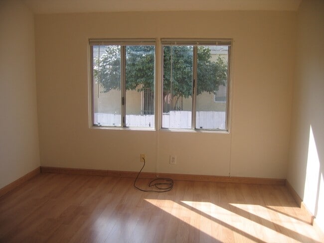Building Photo - 1319 Haskell St