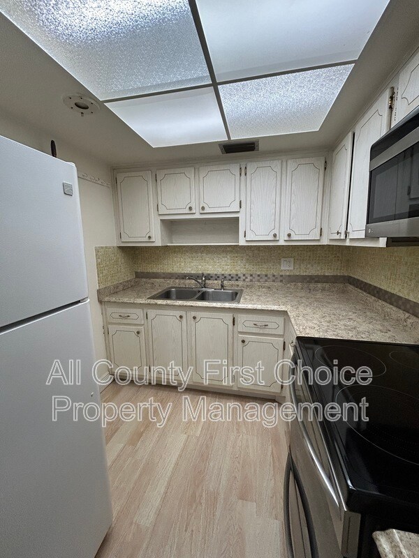 Building Photo - 951 79th Ave N