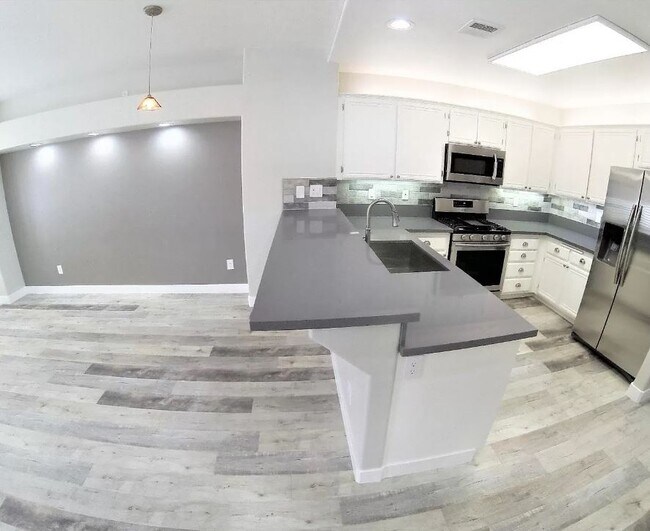 Building Photo - 25558 Hemingway Ave