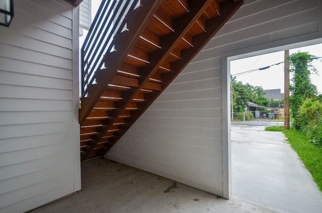 Building Photo - 405 Clearwater St