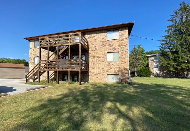 Building Photo - 2 Bedroom/1 Bath Apartment For Rent