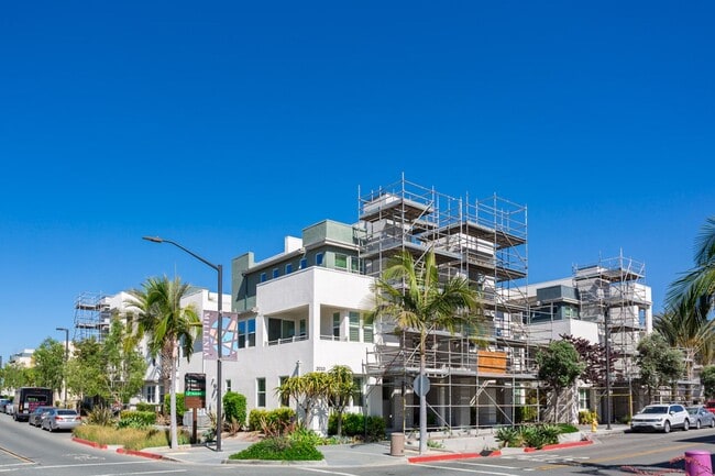 Building Photo - Beautiful Townhome at Millenia in Otay Ranch!