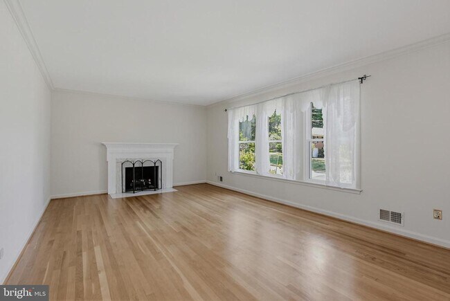 Foto del edificio - 7607 Maryknoll Ave